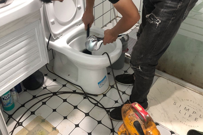 洛扎马桶堵塞自己疏通还是找师傅?专业上门服务让你省时更省心